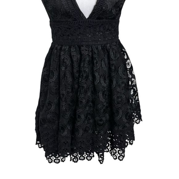 Welcome to my closet. - Picture 4 of 11